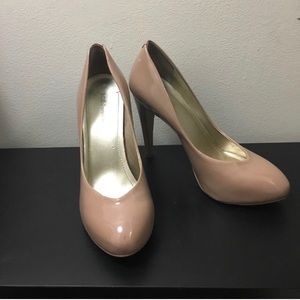 BCBG enervation women’s high heel shoes size 9B/39